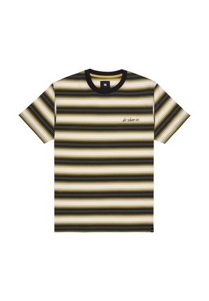 Kurzärmeliges T-Shirt mit horizontalen Streifen in Grün, Gelb und Weiß. Schwarzer, gerippter Kragen und ein kleines Logo in der Ecke.