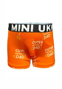 Boxer shorts arancioni con testo bianco che dice "VERSIONE PIÙ CARINA di PAPÀ", con una fascia nera etichettata "MINI UK". Finitura in tessuto liscia.
