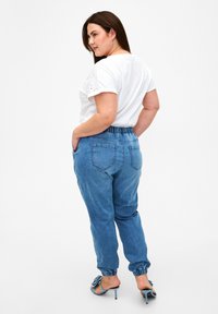 Zizzi WITH POCKETS - Zúžené džíny - light blue denim
