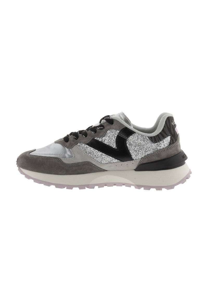 Sport shoes made of gray suede with silver glitter accents, black details, and a pink-tinted rubber sole. Features a textured design.