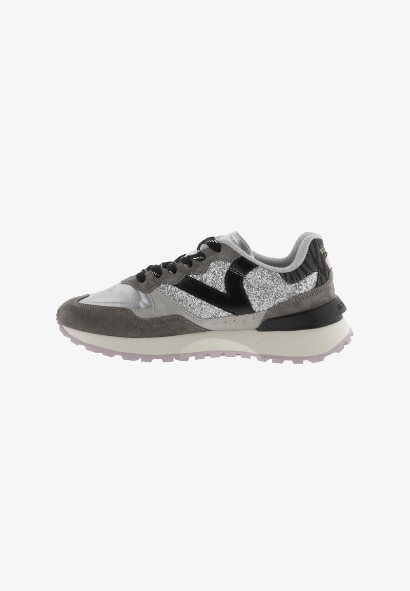 Sport shoes made of gray suede with silver glitter accents, black details, and a pink-tinted rubber sole. Features a textured design.