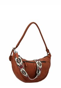 Borsa a tracolla in pelle marrone con forma curvata, dotata di una tracolla intrecciata con un motivo tribale e un comparto con zip. Le maniglie testurizzate aggiungono un tocco di dettaglio.