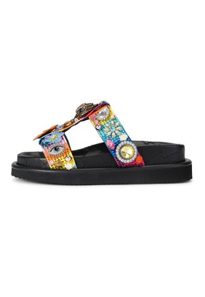 Sandalo tipo slide nero con suola trapuntata e due cinturini arcobaleno decorati con gemme colorate, perle, decorazioni floreali e a forma di occhio.