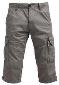 Shorts cargo gris avec fermeture à boutons, passants pour ceinture, et plusieurs poches à rabat et zippées sur les côtés.