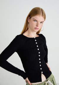 Free People TILLY LONG SLEEVE - Vesta na kopčanje - black
