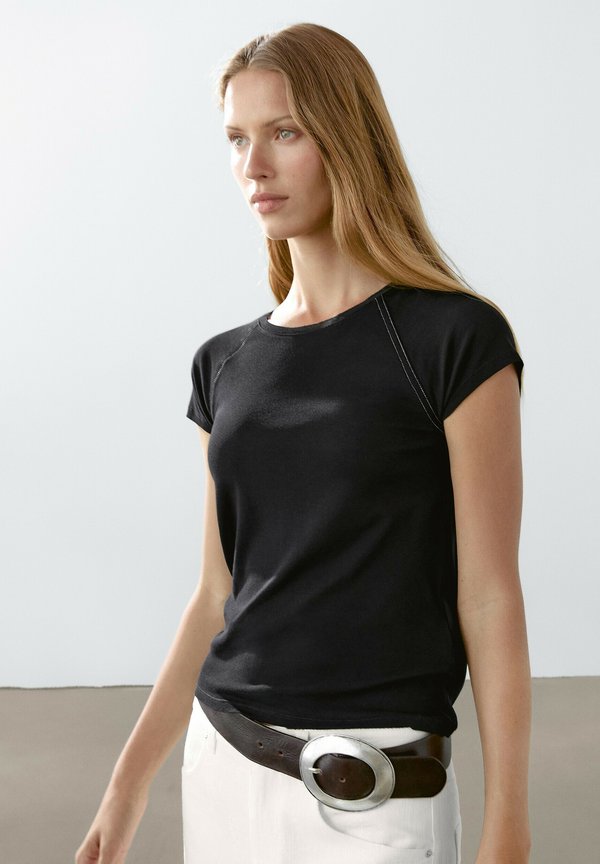 SHORT SLEEVE WITH CONTRAST SEAMS - Basic T-shirt