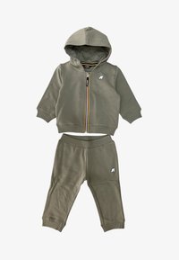 Selezionato, green oak