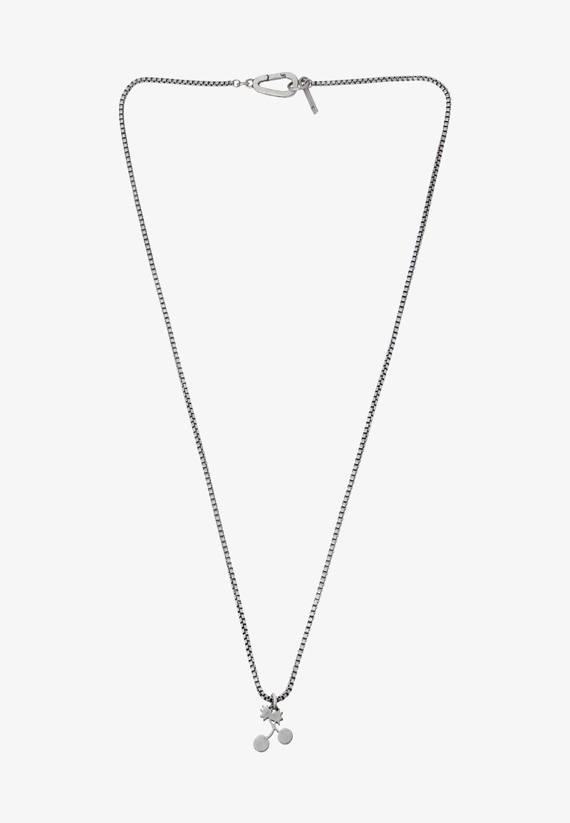 Collier chaîne ton argent avec un charme géométrique comprenant deux pendentifs circulaires. La chaîne présente une finition lisse et texturée.