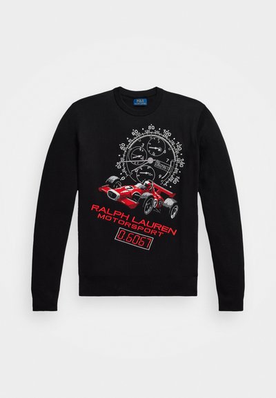 Μαύρος πουλόβερ με μακριά μανίκια, διακοσμημένο με γραφικό κόκκινου αγωνιστικού αυτοκινήτου, σχέδιο ταχύμετρου και κείμενο "RALPH LAUREN MOTORSPORT" σε κόκκινο χρώμα.
