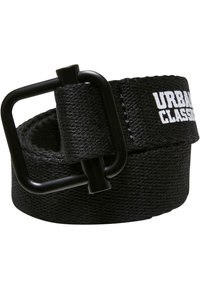 Črn tekstilni pas z kovinsko sponko. Pas ima teksturirano površino in na trakug napis "URBAN CLASSICS" v beli barvi.