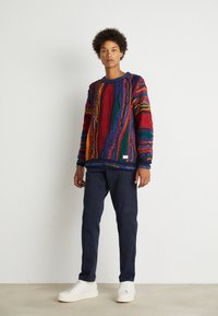 Carlo Colucci UNISEX - Strickpullover - navy/red