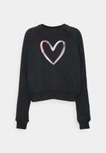 paul smith heart jumper