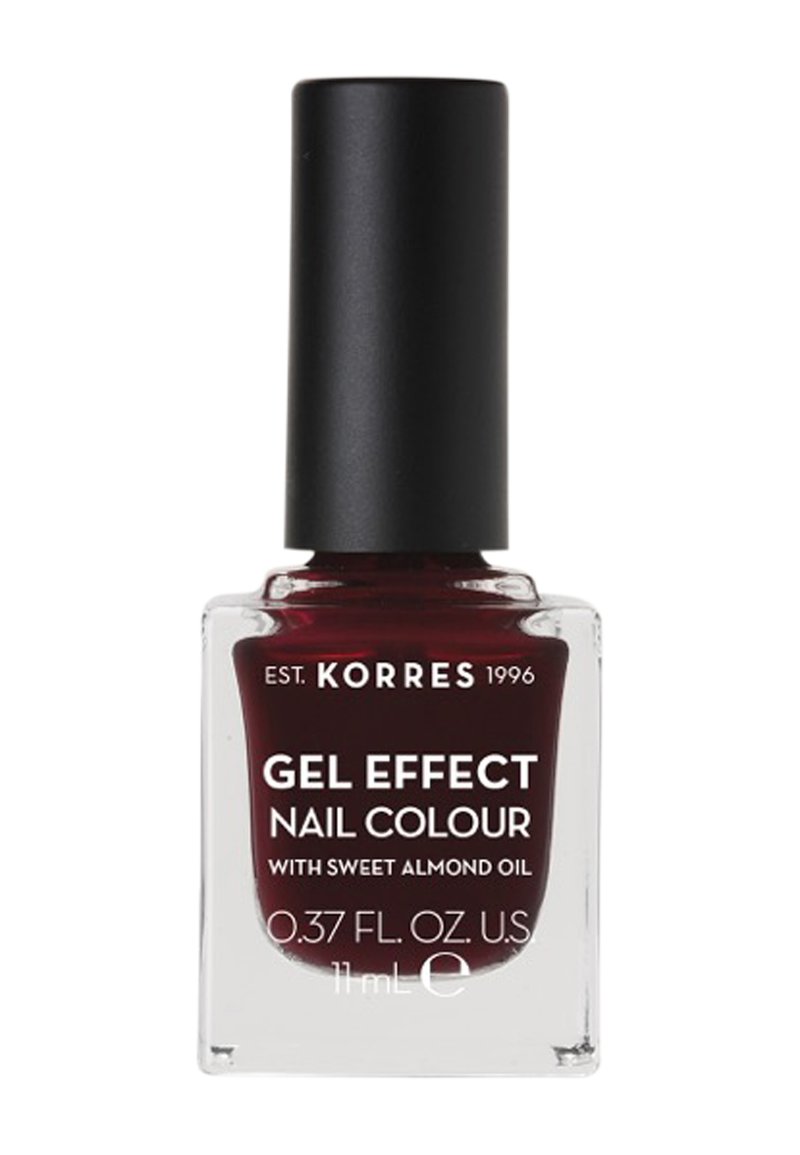 Bourgogne gel-nagellack i en klar, fyrkantig glasflaska med svart matt kork och etikett som anger "Korres" och "med söt mandelolja."