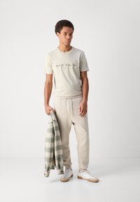 BOSS HADIKO - Spodnji deli trenirk - light beige