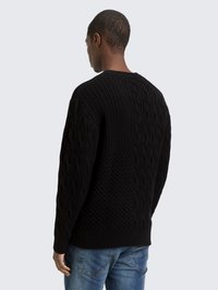 Schwarzer Pullover mit Zopfmuster, strukturiertem Rückenteil sowie gerippten Bündchen und Saum. Verfügt über ein klassisches Rundhalsausschnitt-Design.