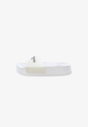 Sandalia deslizante blanca con una correa de plástico transparente, suela texturizada y detalle del logotipo en la correa. Presenta una superficie lisa y un diseño minimalista.