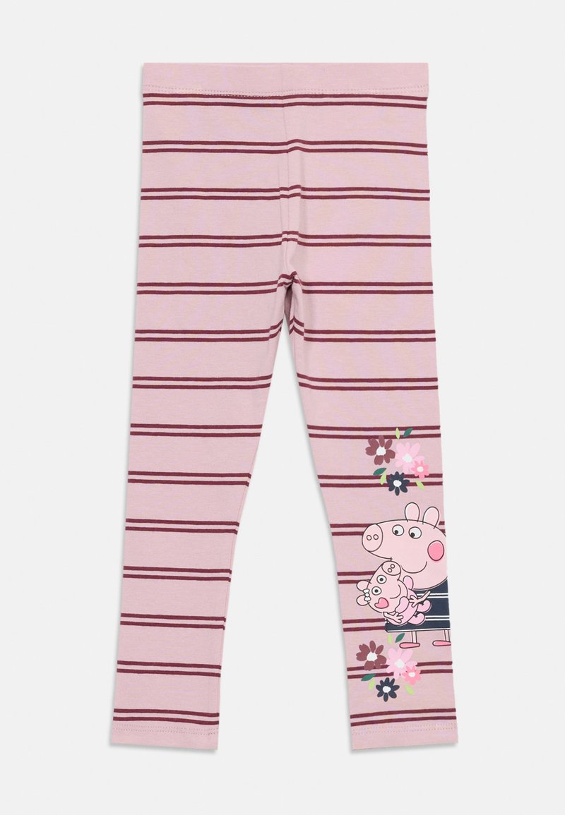 Rózsaszín gyerek leggings sötét rózsaszín vízszintes csíkokkal, egy mesevilágbeli malaccal, aki egy kisebb malacot tart a kezében, rózsaszín és lila virágokkal körülvéve.