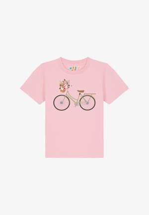 T-shirt rose clair avec un motif de vélo vert pâle portant un panier de fleurs. Tissu doux, col rond, manches courtes.