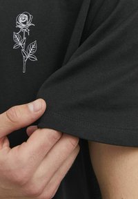 Jack & Jones CREW NECK - T-shirts print - black