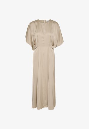 Beige, põlvekõrgune kleit, mis on valmistatud siledast kangast. Omab ümmargust kaelust, lühikesi dolman-särgi varrukaid ja ees avavõtmeauku.