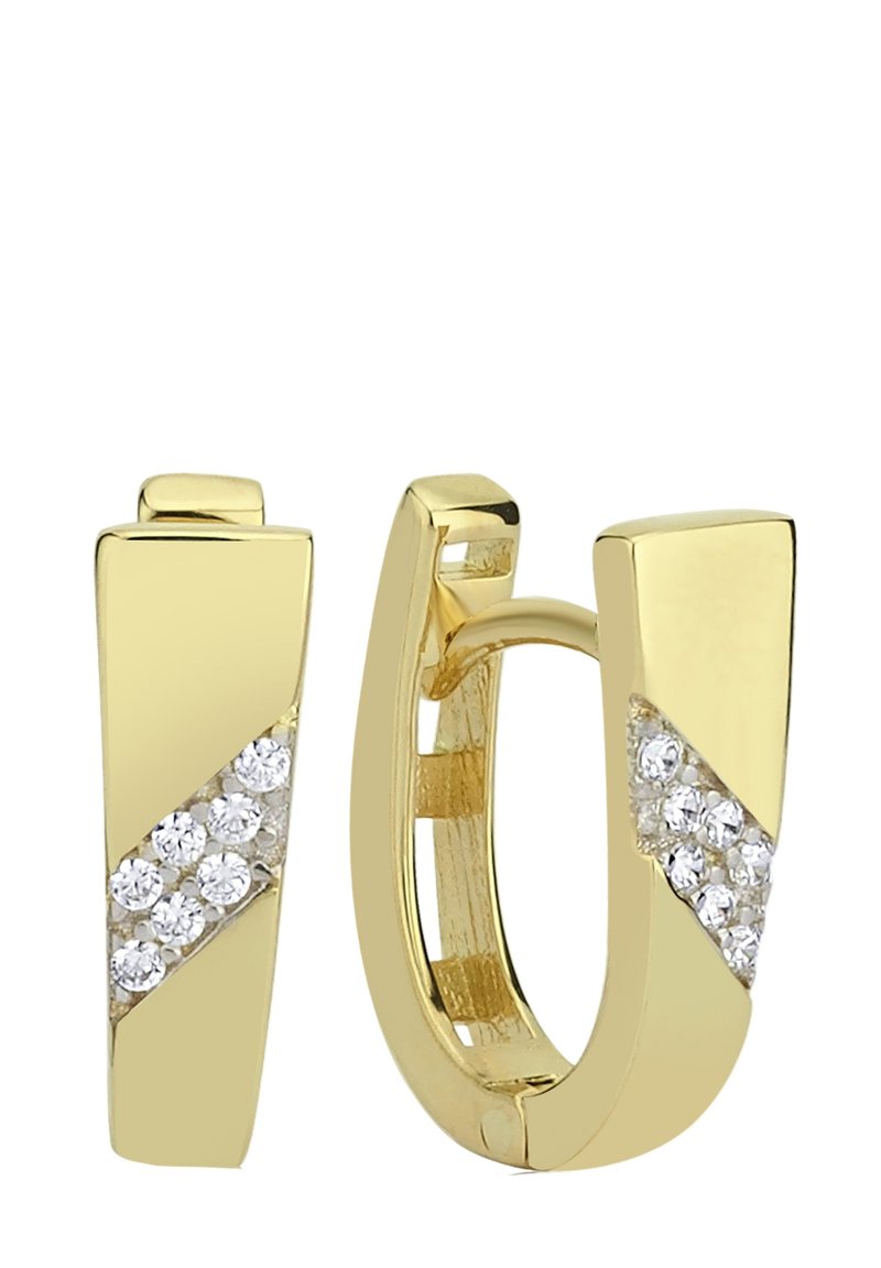 Boucles d'oreilles créoles en or avec un design géométrique, agrémentées d'une rangée de petits cristaux clairs disposés en motif diagonal.