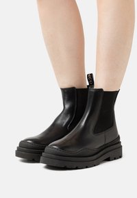Bianco - BIAGLADIS LOW CHELSEA  - Platform ankle boots - black Thumbnail Image 1