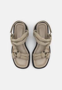Thumbnail Image 6