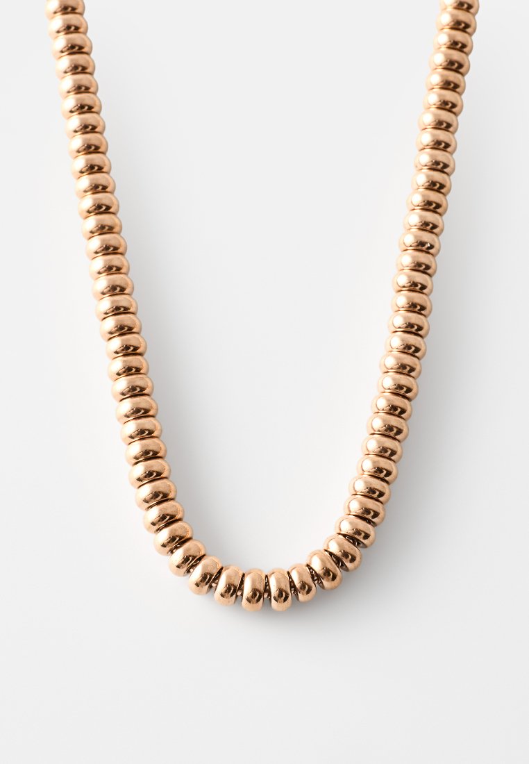 Metallkette mit glatten, runden, kupferfarbenen Perlen, die in einem symmetrischen Muster angeordnet sind. Glänzende Oberfläche, mittlere Dicke.