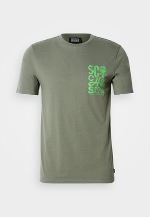 Scotch & Soda REGULAR FIT LEFT CHEST LOGO - Nyomott mintás póló - thyme