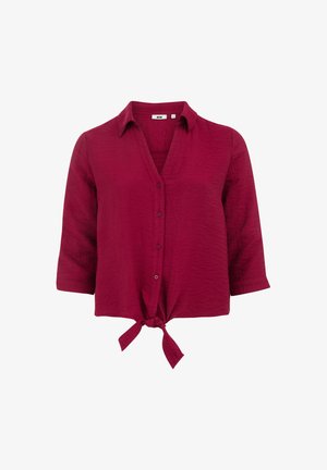 Burgundia värvi nööpidega pluus V-kujuga kaelusega, kolmeveerandile varrukatega, seotud esiosaga ja tekstuurse kangaga.