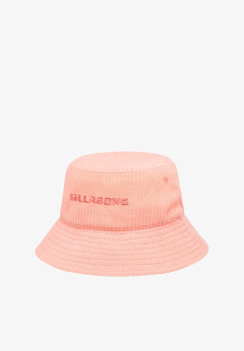 Vaaleanpunainen korallinvärinen ämpärityylinen hattu, joka on valmistettu ribbikankaasta, jossa on tekstuuripinta, ja etuosassa brodeerattu "Billabong"-logo.
