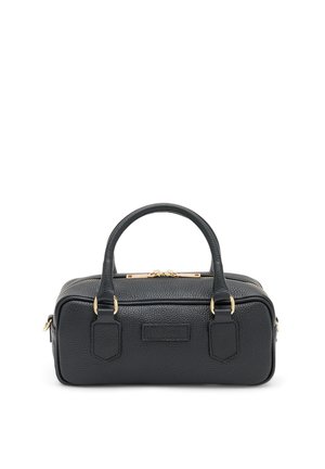 Zwarte handtas van getextureerd leer met dubbele handgrepen, rechthoekige vorm, gouden ritssluiting en een subtiel logo op de voorkant, op een witte achtergrond.