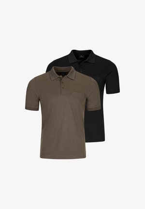 Zwei kurzärmelige Herren-Poloshirts mit Kragen und Brusttaschen, eines in Dunkelbraun und eines in Schwarz, auf weißem Hintergrund dargestellt.