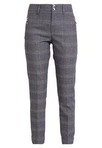 Op maat gemaakte grijs geblokte broek van textuurstof. Kenmerkt zich door een slim fit, twee zijzakken met rits en een knoopsluiting aan de taille.