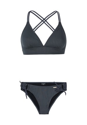 Ciemnoszary, prążkowany zestaw bikini z trójkątnym biustonoszem z krzyżującymi się ramiączkami oraz dopasowanym dołem bikini z detalami w postaci zawiązywanych na bokach. 