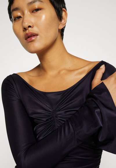 Victoria Beckham RUFFLE DETAIL GOWN - Oblačila za posebne priložnosti - blackberry