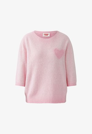 Weicher rosa Pullover aus Strick mit Dreiviertelärmeln und einem dunkelrosa Herzdesign auf der linken Brust.