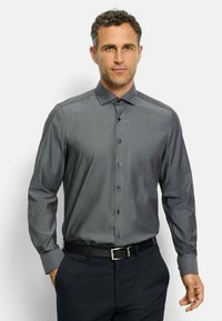 Graues langärmliges Hemd mit Knöpfen aus einem glatten Stoff und einem Kragen, ausgestattet mit passenden Knöpfen und einer taillierten Passform.