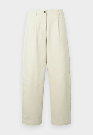 Gaismas bēšu krāsas kokvilnas bikses ar platu kāju griezumu, priekšējām krokām un aizdari ar pogu jostasvietā. Gluda tekstūra, bez rakstiem.