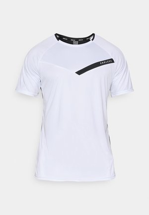 Biela športová tričká s čiernymi akcentmi a logom, so V tvarom na prednej strane, krátkymi rukávmi a okrúhlym výstrihom.