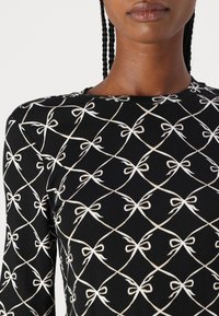 Vero Moda VMALBERTE CILIA BOX - Topper langermet - black