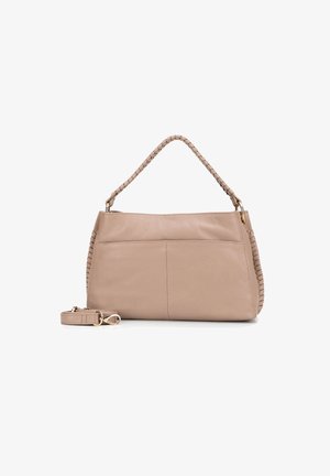 Sac à main en cuir beige avec une sangle tressée, texture lisse, poche avant et sangle d'épaule amovible. Accents en métal doré.