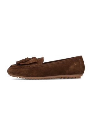 Brun ruskindslippers med kvastdetalje på toppen og tekstureret gummisål vist fra siden på hvid baggrund.