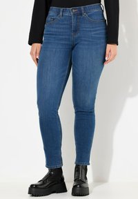 Ulla Popken STRETCH - Vaqueros pitillo - blue denim