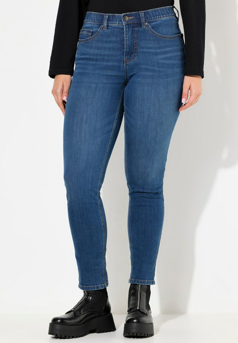 Ulla Popken STRETCH - Vaqueros pitillo - blue denim