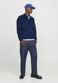 Jack & Jones WEIT GESCHNITTEN  - Chemise - ocean cavern