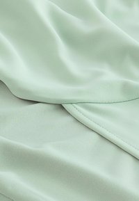 Next FRONT  - REGULAR FIT - Maksi garuma kleita - sage green