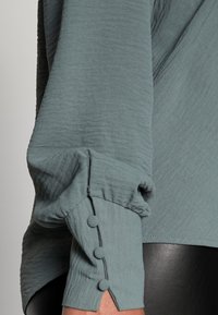 ONLY ONLMETTE UMA - Camisola de manga comprida - balsam green