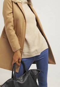 Topshop Krátký kabát - light brown