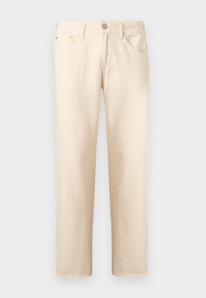 Offwhite gerade geschnittene Hose mit vorderer Knopfleiste, Reißverschluss, Gürtelschlaufen und Fünf-Taschen-Design vor einem hellgrauen Hintergrund.